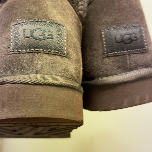 UGG Brown Women's Shoes - Picture 1 of 9